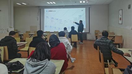 化学与材料工程学院:化工创新班开展实地见习活动